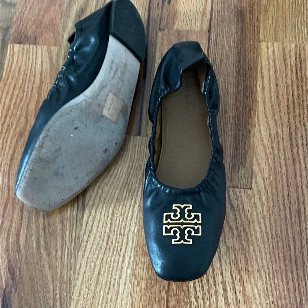 Tory Burch Black Flats with Gold Emblem - Picture 3 of 4